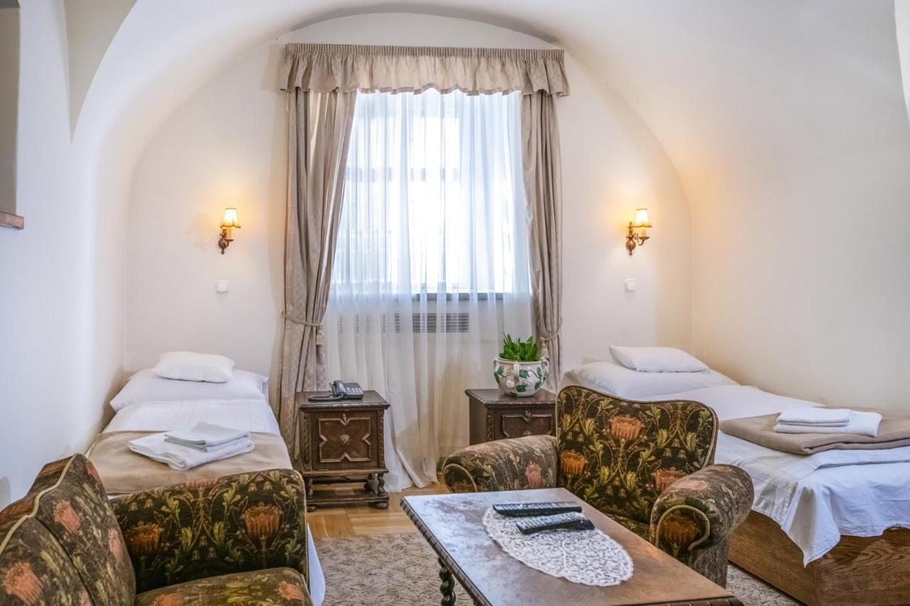 Academy Pension Budapest Bagian luar foto