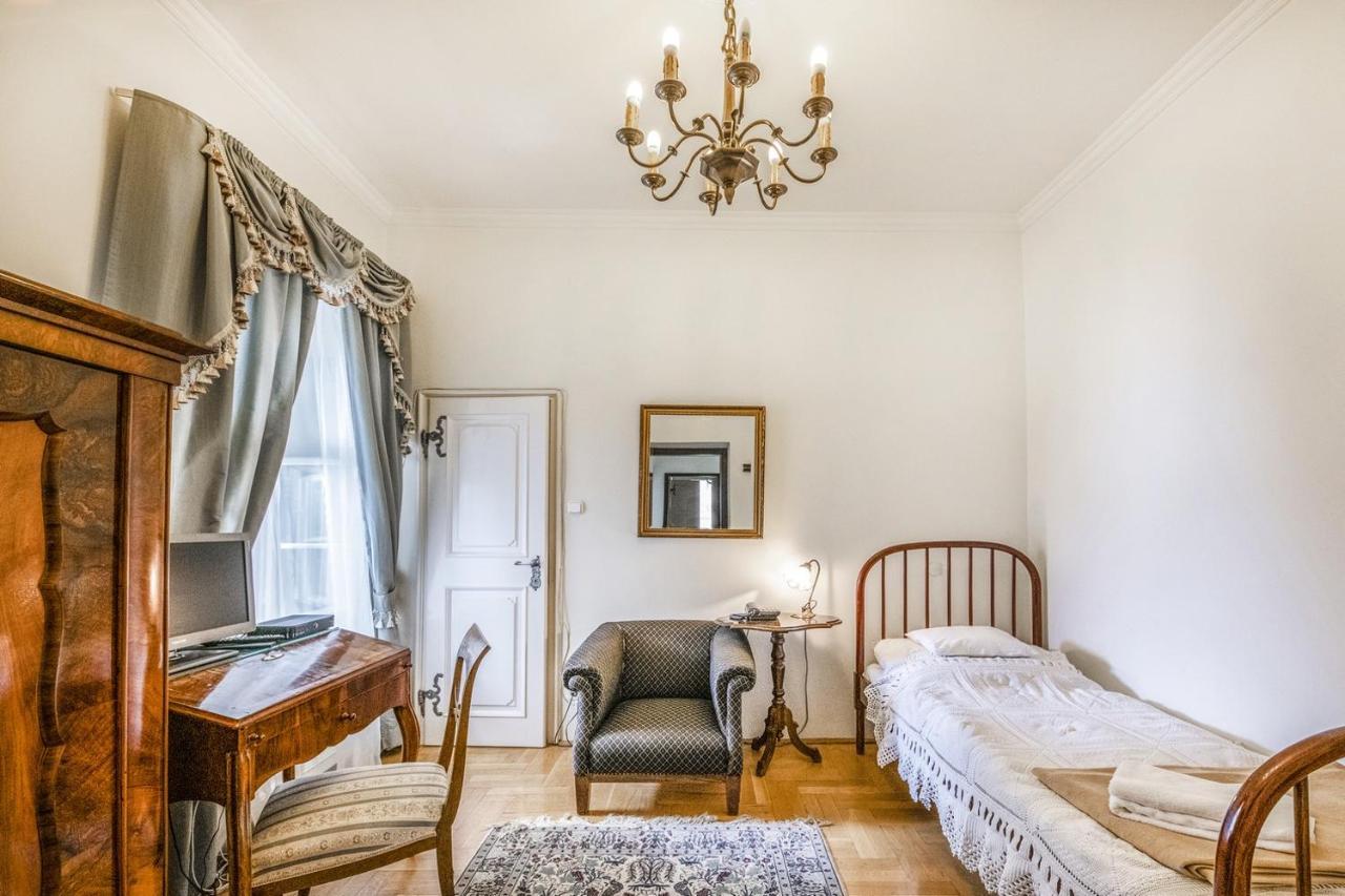 Academy Pension Budapest Bagian luar foto