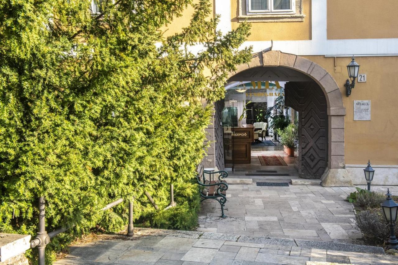 Academy Pension Budapest Bagian luar foto