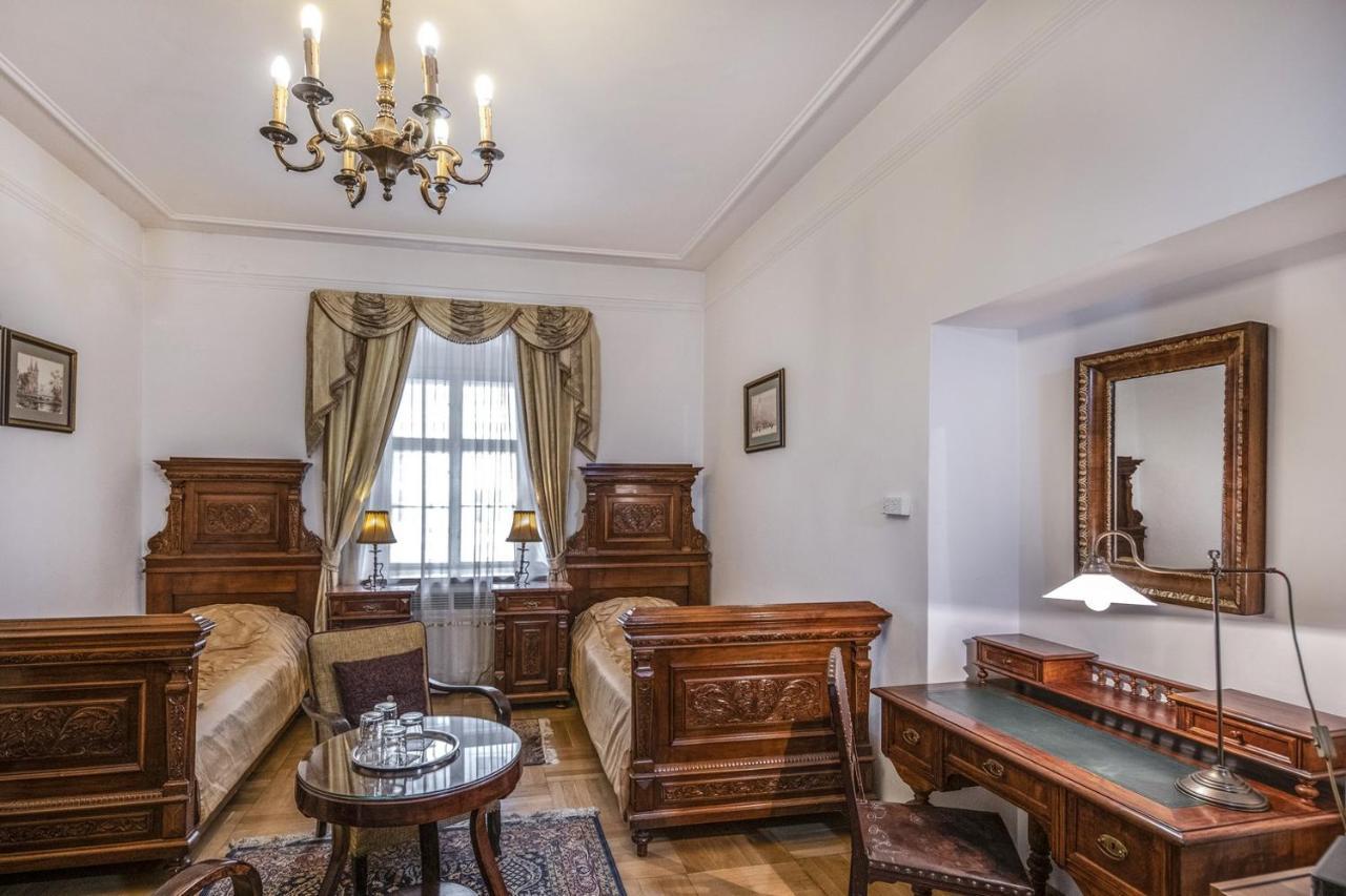 Academy Pension Budapest Bagian luar foto
