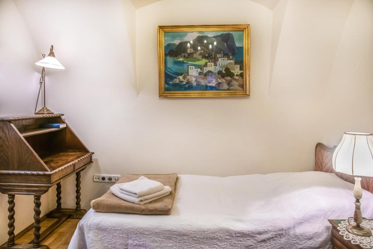 Academy Pension Budapest Bagian luar foto