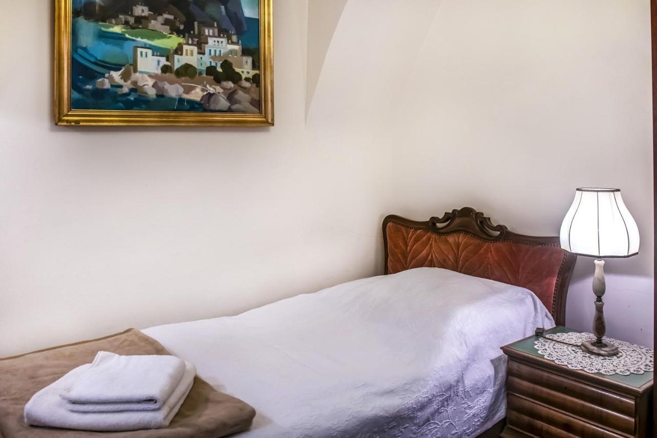 Academy Pension Budapest Bagian luar foto
