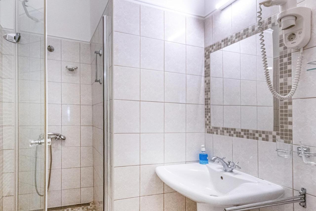 Academy Pension Budapest Bagian luar foto